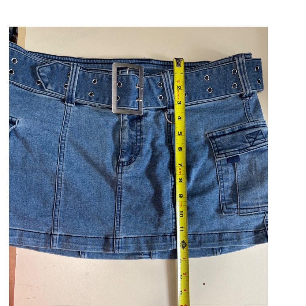 Urban Outfitters Y2K Denim Cargo Mini Skirt Medium Grommet Belt Grunge Festival - Picture 5 of 6
